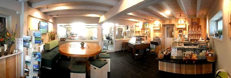 intérieur du magasin en bois et de lois assortiments