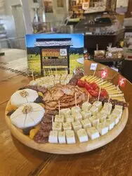 riche plateau de fromage créé par le Pré de Bière